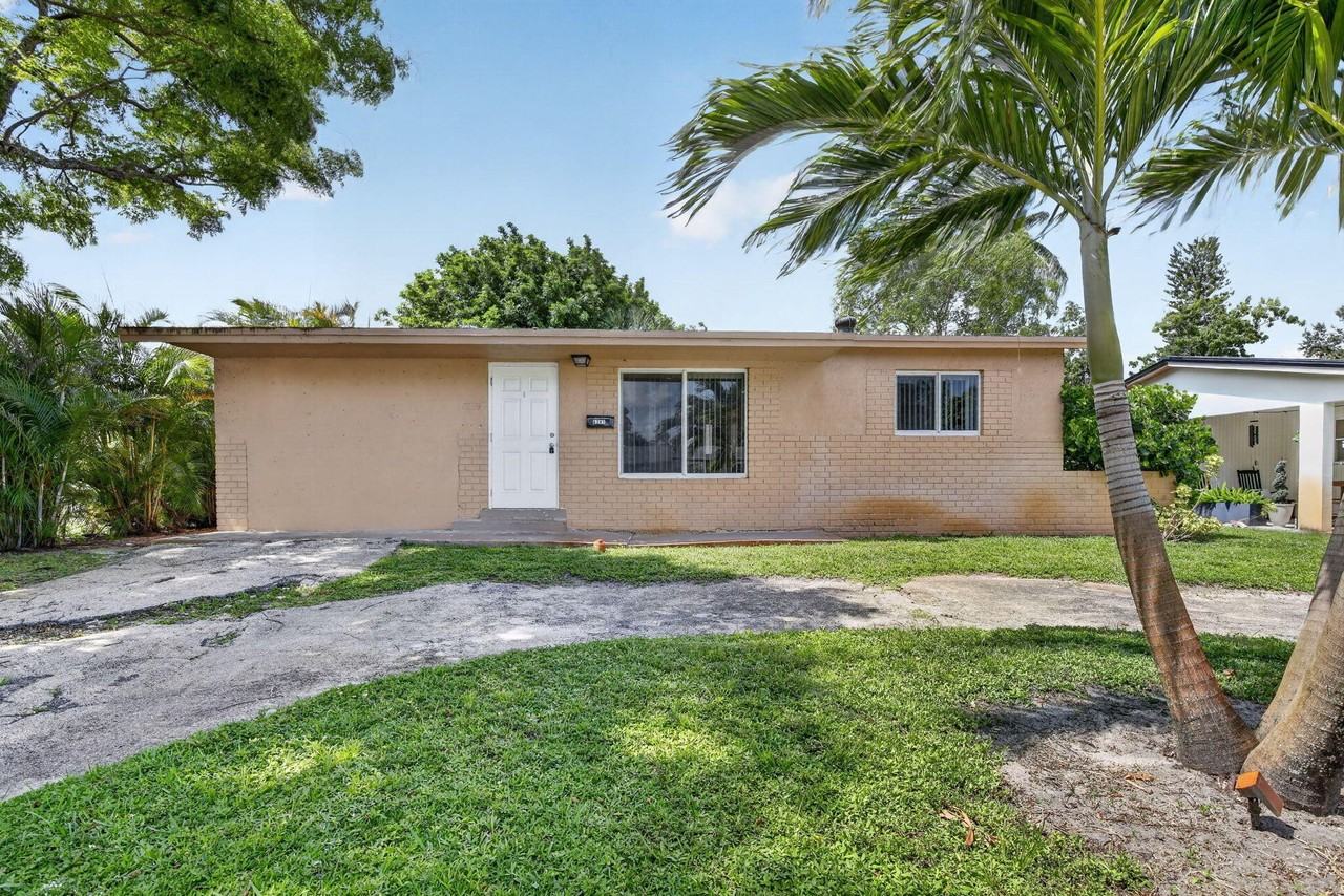 6281 Nw 14th Ct - Photo 3 of 27