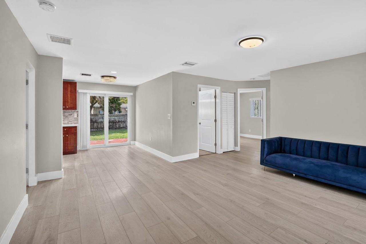 6281 Nw 14th Ct - Photo 4 of 27