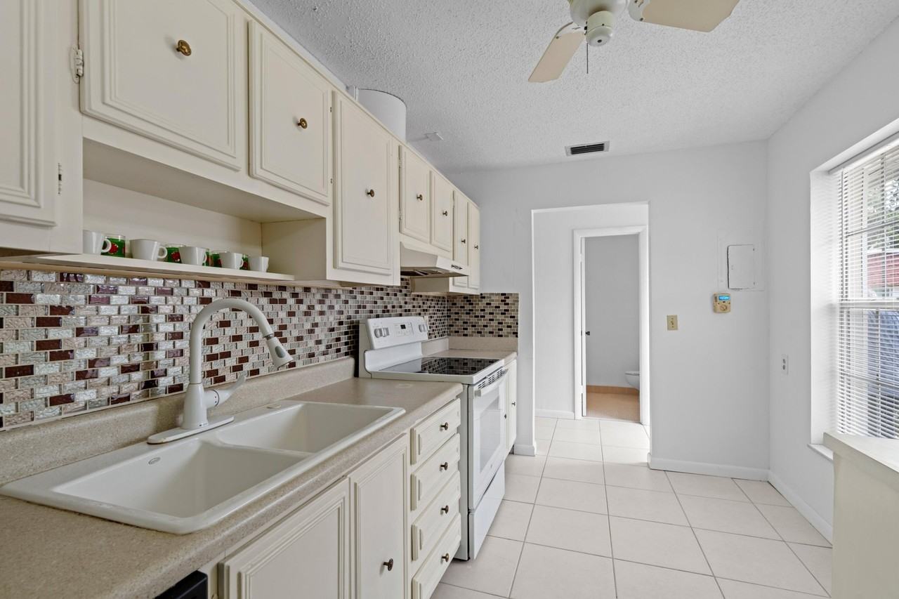 315 Cape Cod Cir #B - Photo 6 of 28