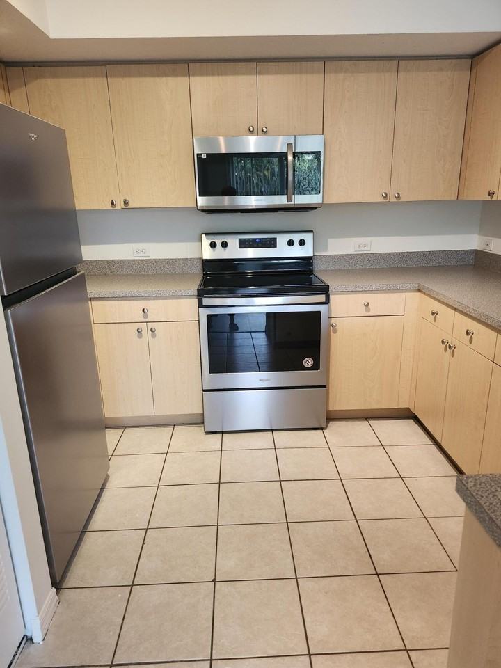 1009 Villa Ln - Photo 2 of 16