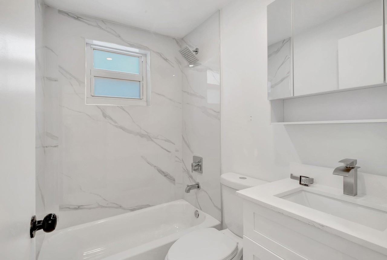 1260 Sw 4th St #3 - Photo 2 of 11