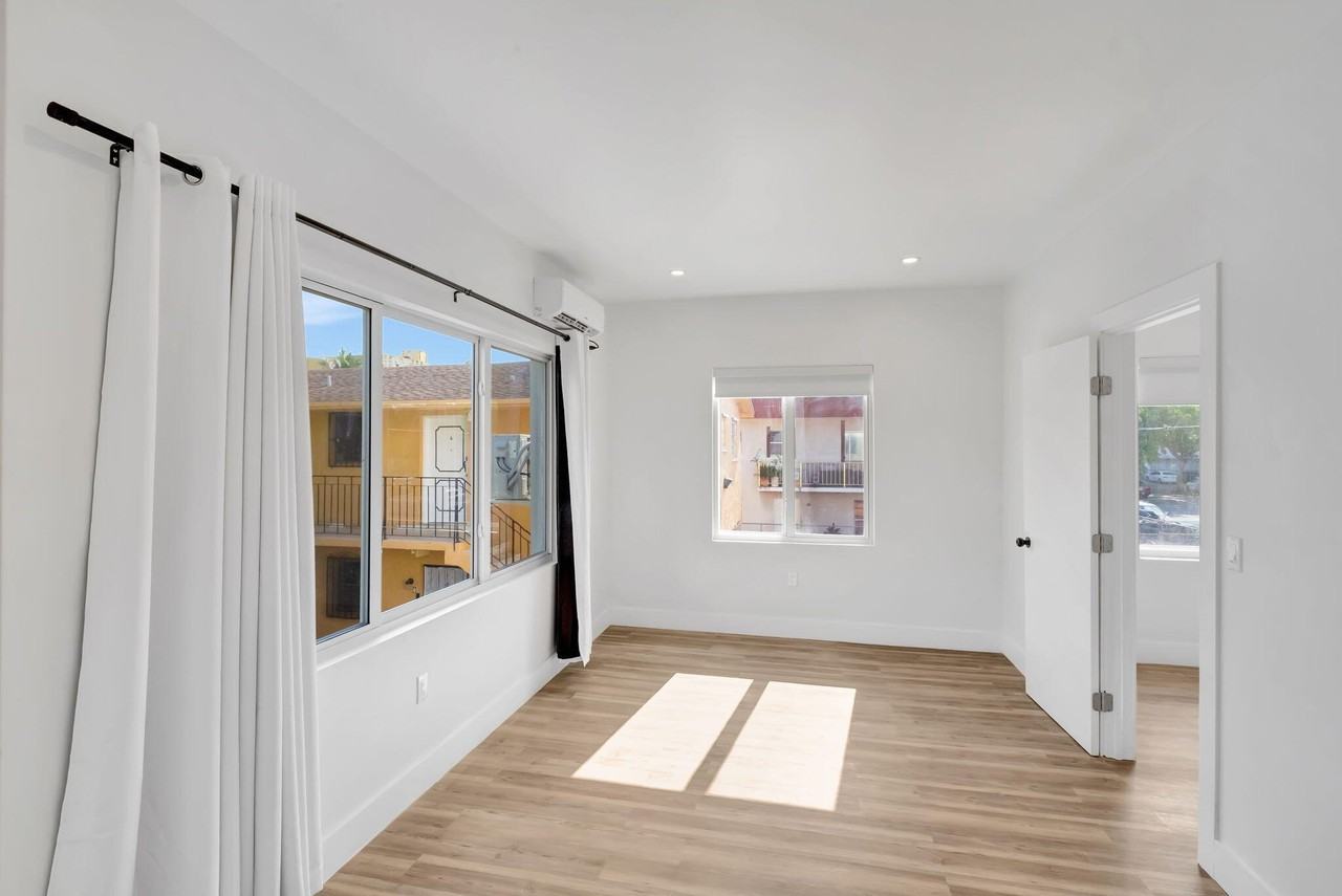 1260 Sw 4th St #3 - Photo 3 of 11