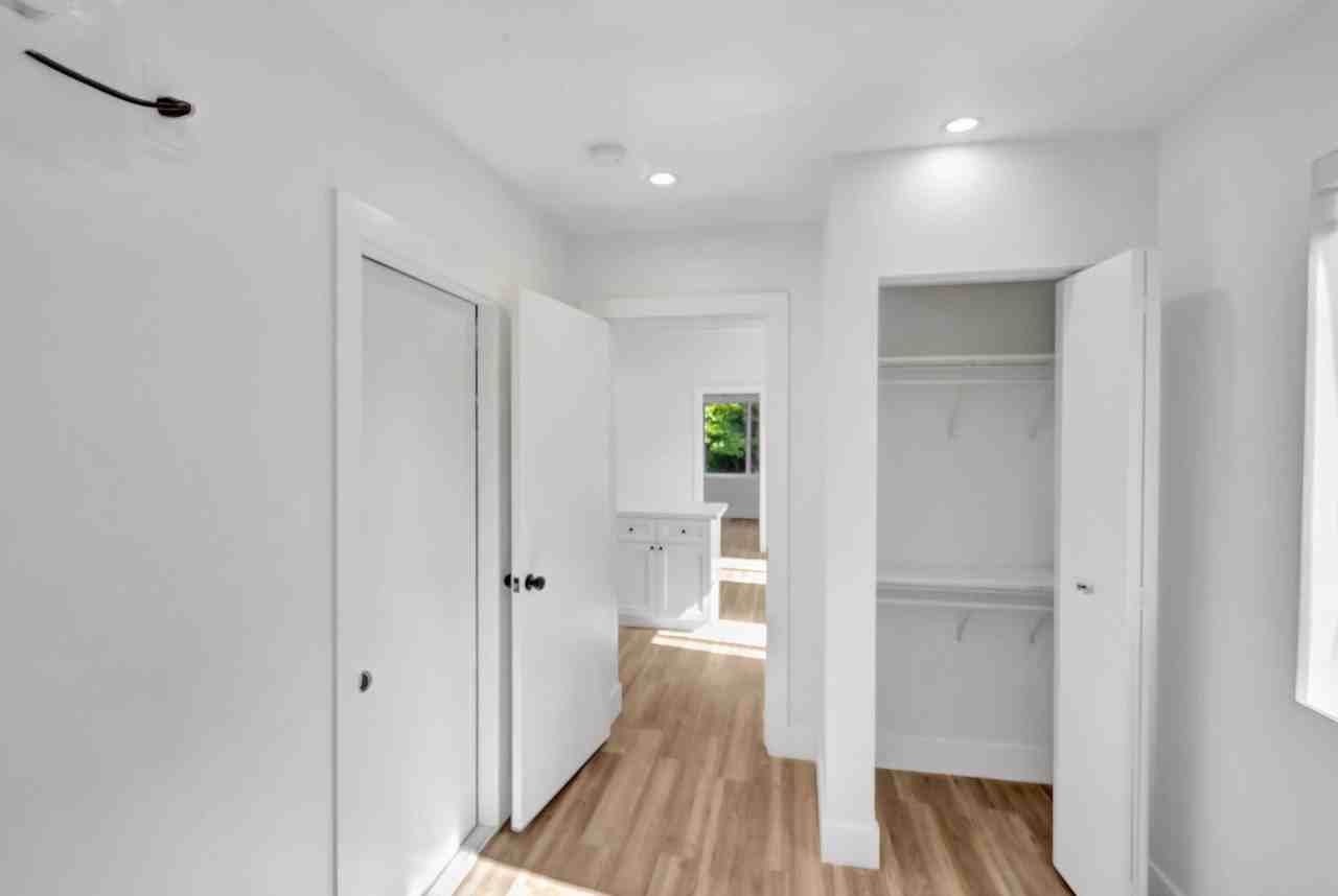 1260 Sw 4th St #3 - Photo 4 of 11