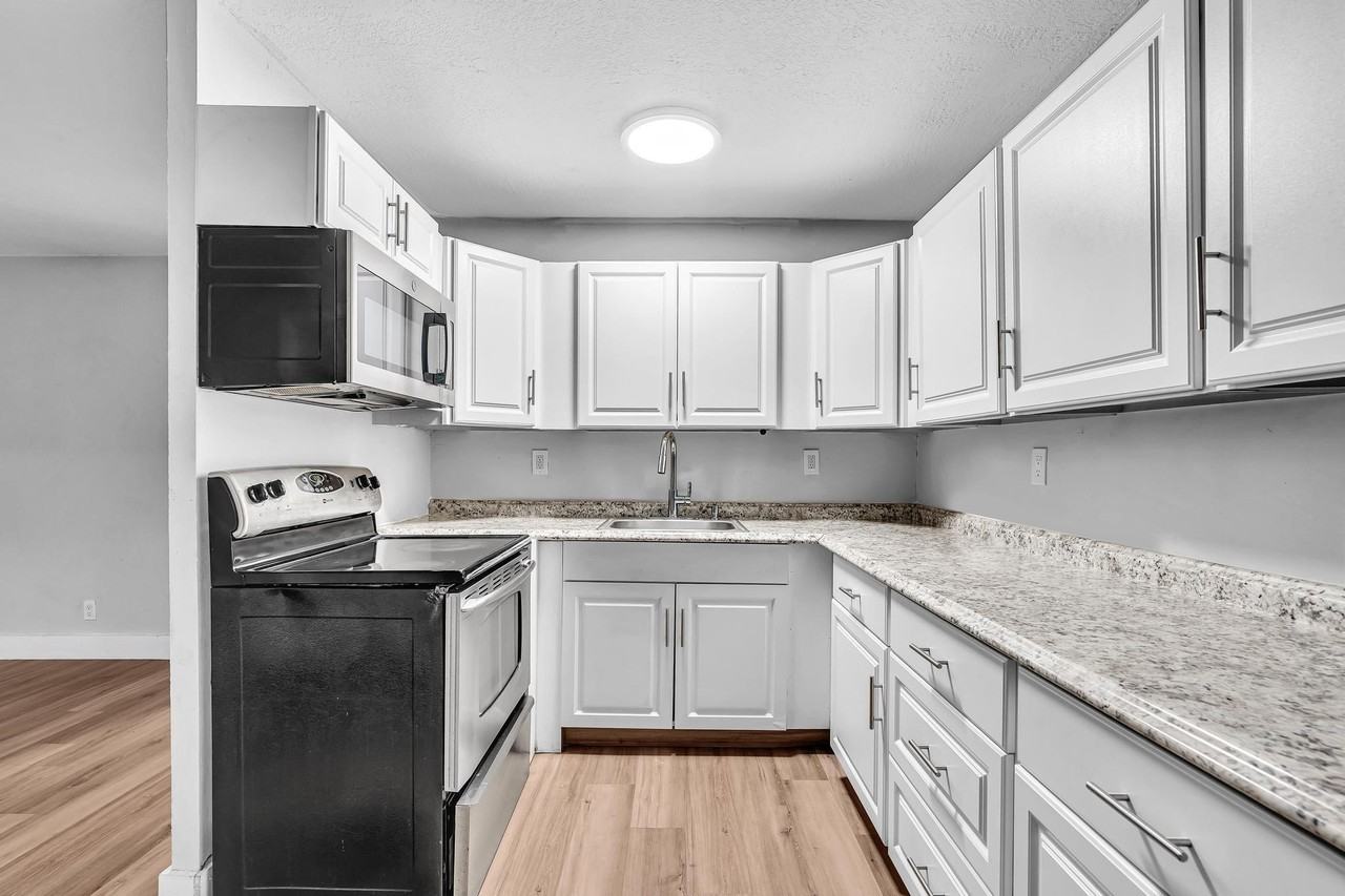 232 Se 9th Ave #2 - Photo 4 of 25