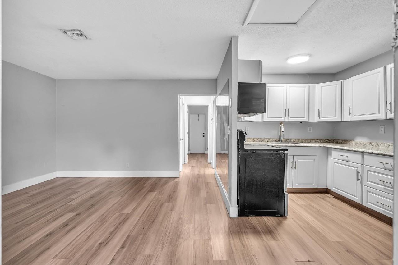 232 Se 9th Ave #2 - Photo 5 of 25
