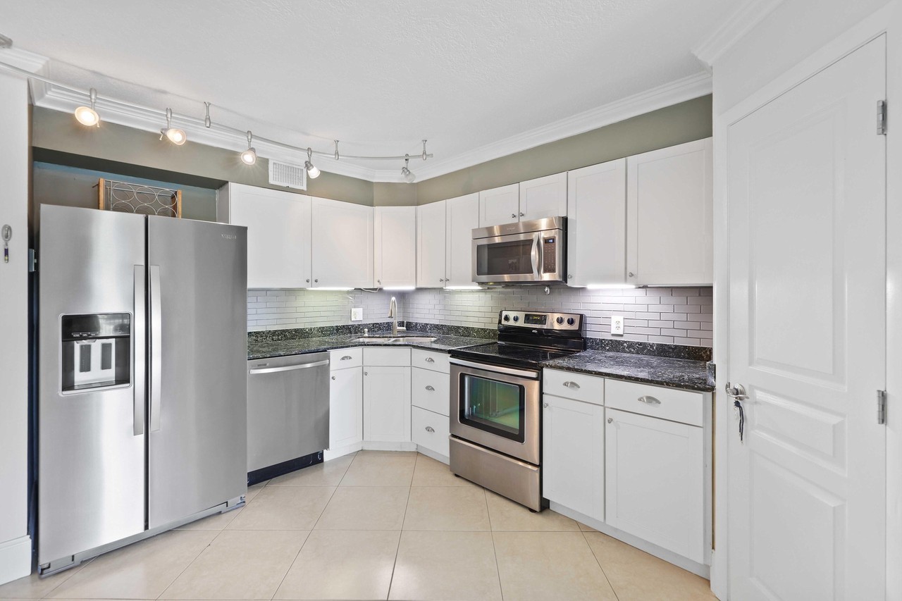 3020 Florida Blvd #202C - Photo 5 of 34