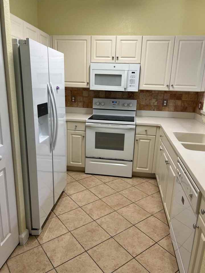 4113 Napoli Lake Dr - Photo 2 of 14
