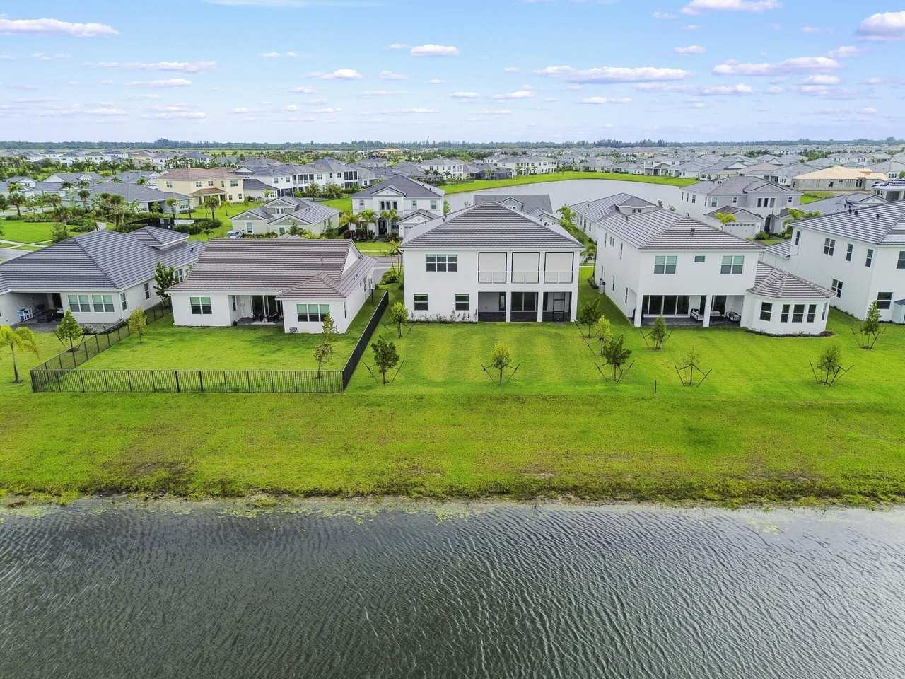 15030 Wildwood Cir - Photo 5 of 38