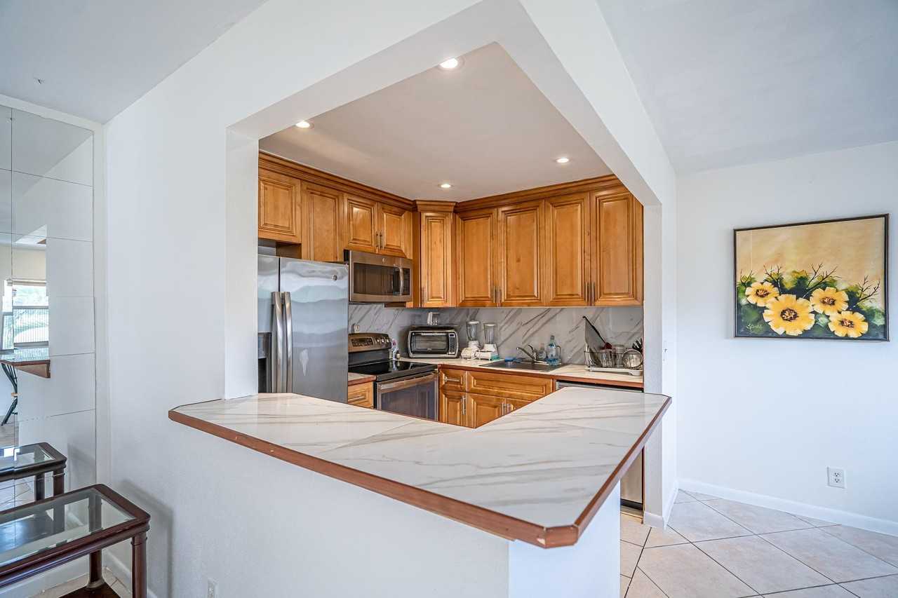 467 Saxony Dr #J - Photo 3 of 22