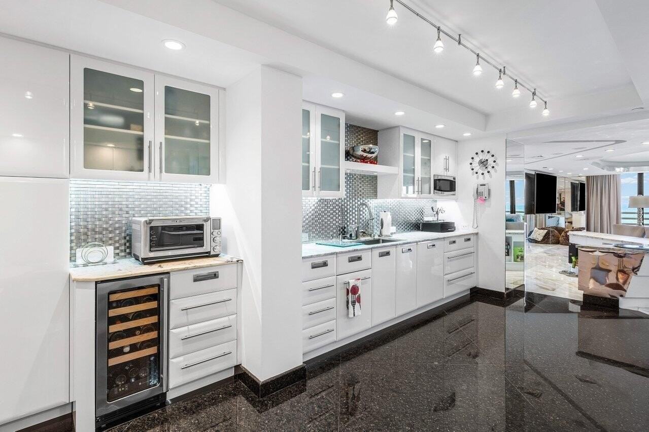 1500 S Ocean Blvd #303 - Photo 6 of 49