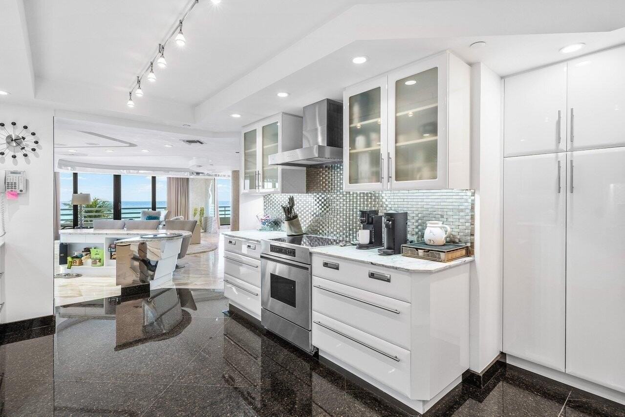 1500 S Ocean Blvd #303 - Photo 7 of 49