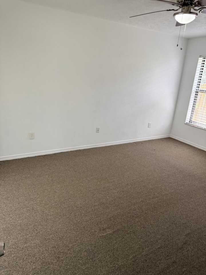 508 Nw Azalea Ave - Photo 4 of 12