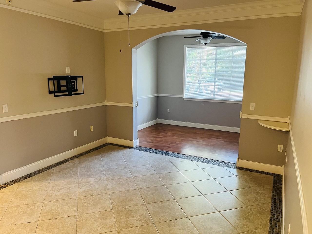 6101 Myrtlewood Cir W - Photo 4 of 11