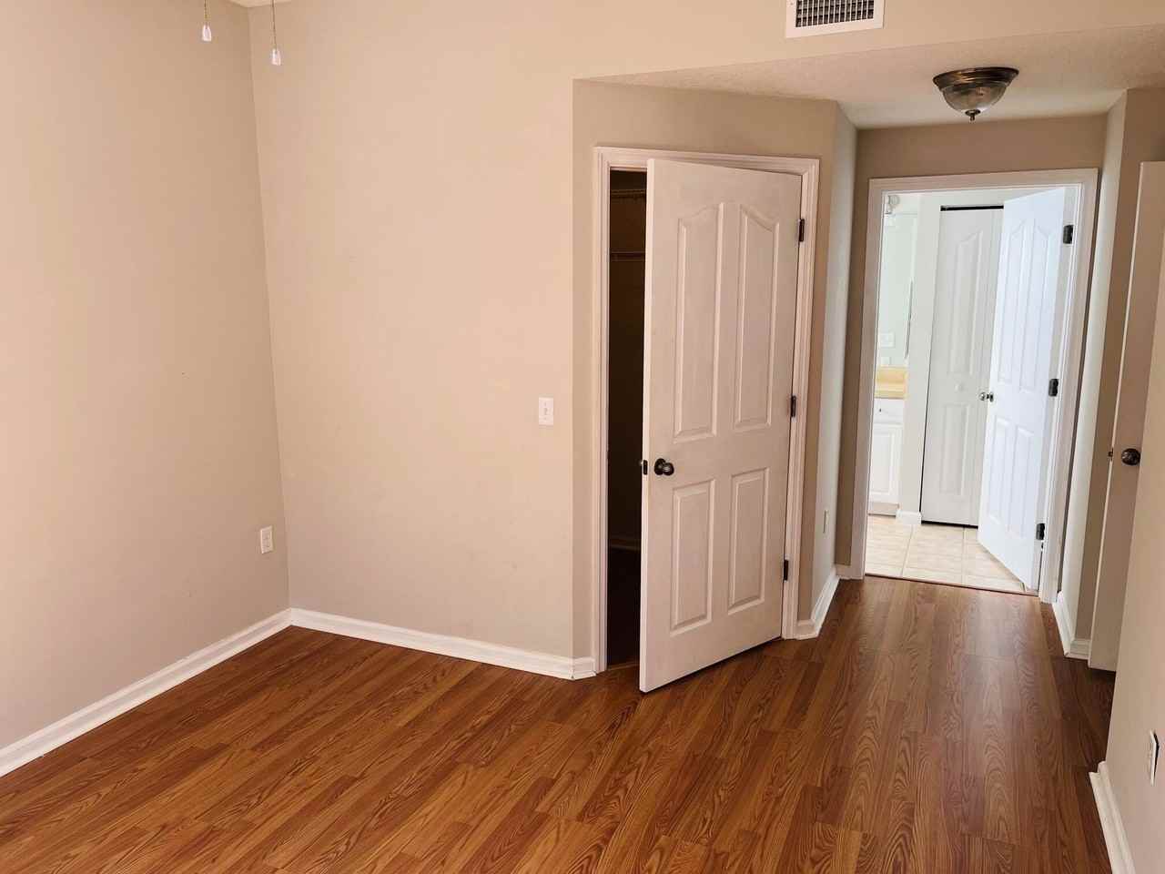6101 Myrtlewood Cir W - Photo 6 of 11