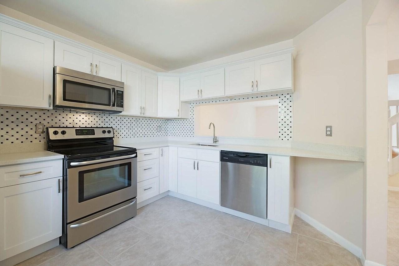 6384 Boca Cir - Photo 7 of 34