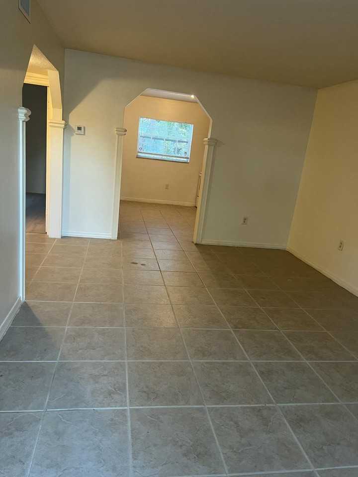 820 Sw 9th St #1-8 - Photo 2 of 7