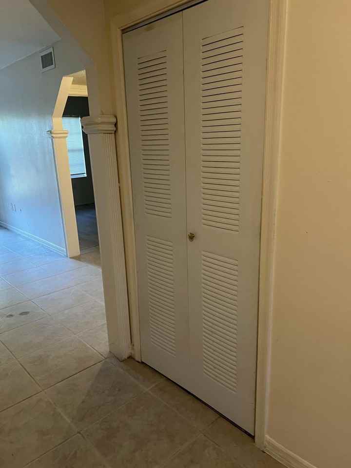 820 Sw 9th St #1-8 - Photo 3 of 7