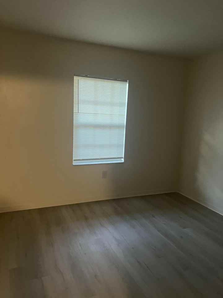 820 Sw 9th St #1-8 - Photo 5 of 7