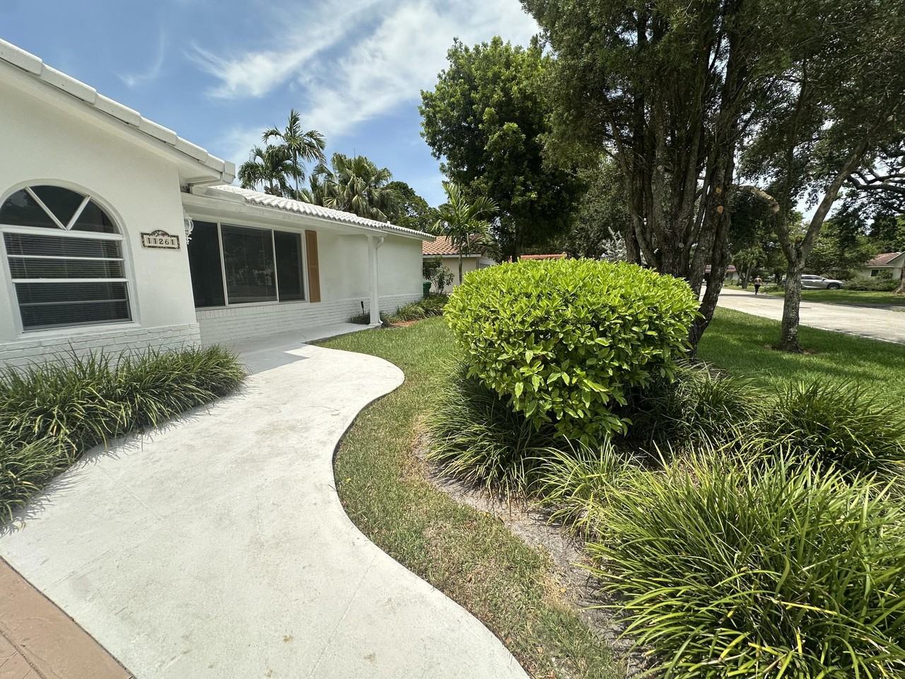 11261 Nw 42nd St - Photo 2 of 38