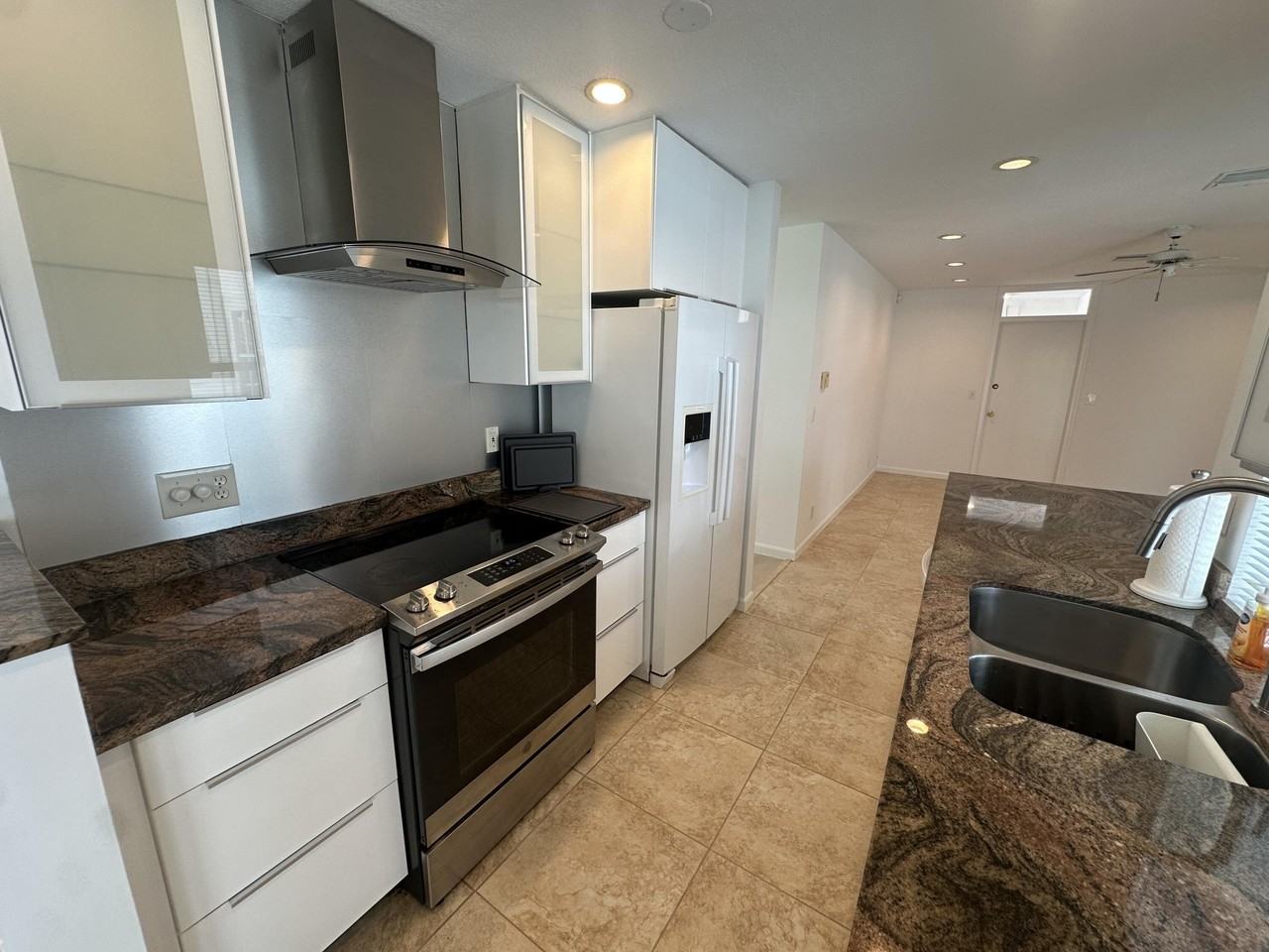 11261 Nw 42nd St - Photo 3 of 38