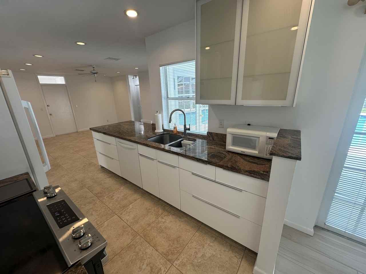 11261 Nw 42nd St - Photo 6 of 38
