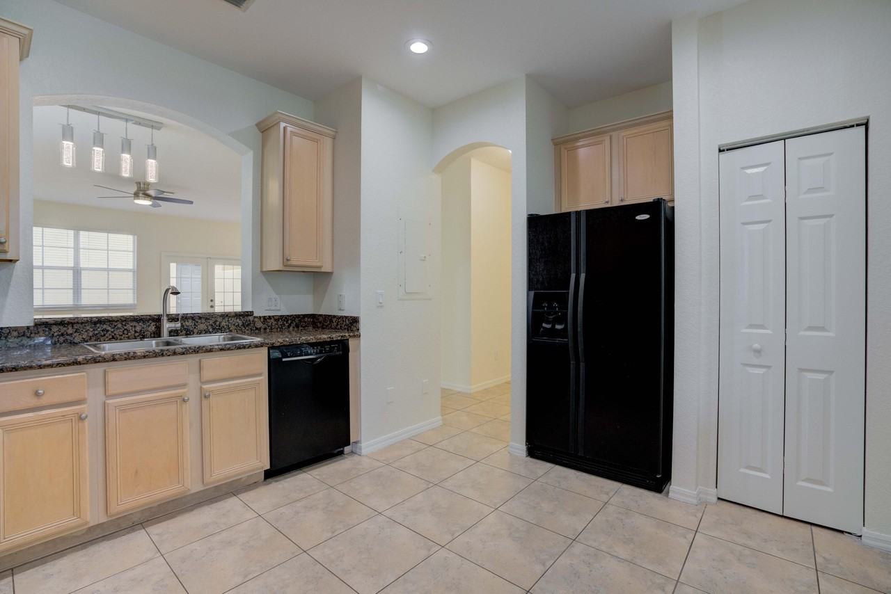 158 W Thatch Palm Cir - Photo 4 of 21