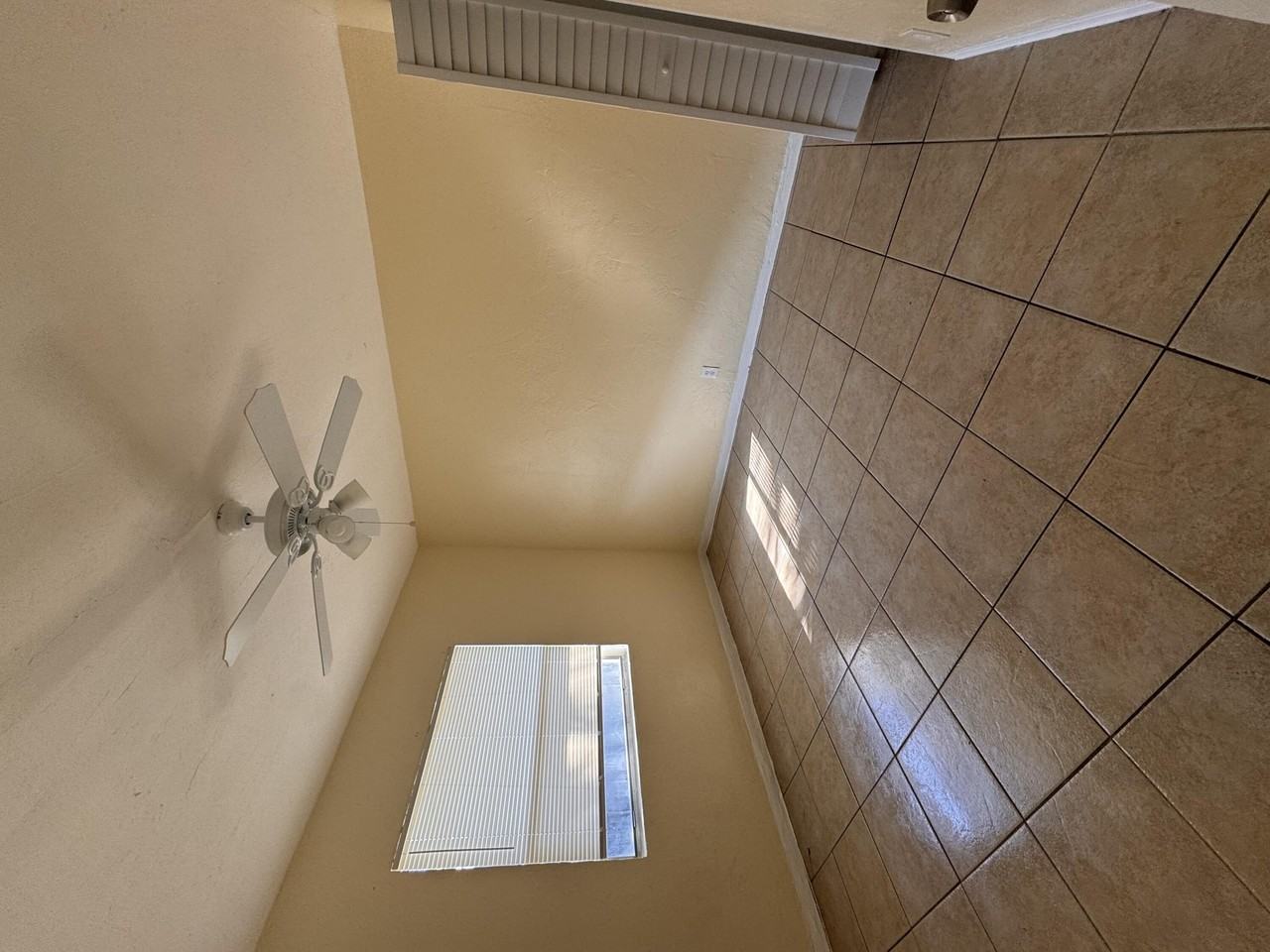 825 Sw 10th Dr #9 - Photo 4 of 6