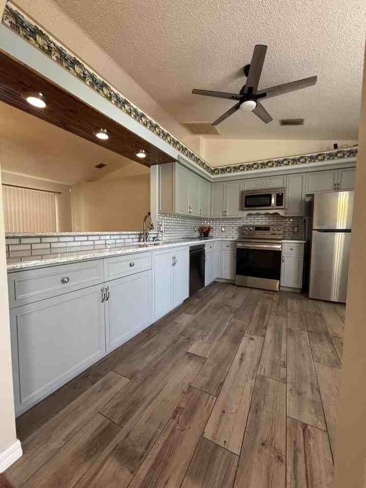2274 Se Longhorn Ave - Photo 4 of 12