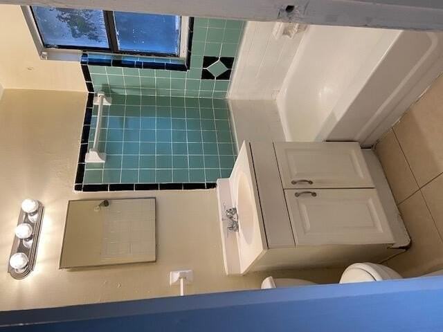 709 6th St #3 - Photo 2 of 6