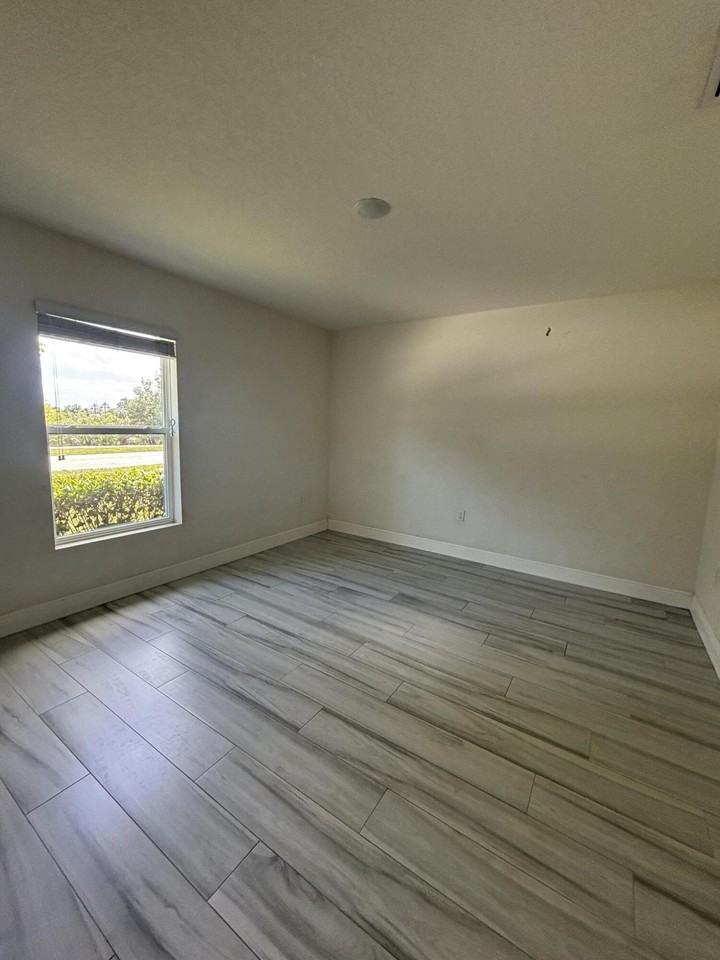 2231 Se Mariposa Ave - Photo 6 of 10
