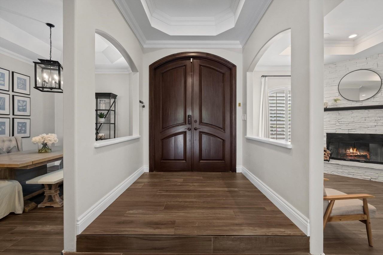 404 Indigo Ave - Photo 7 of 50