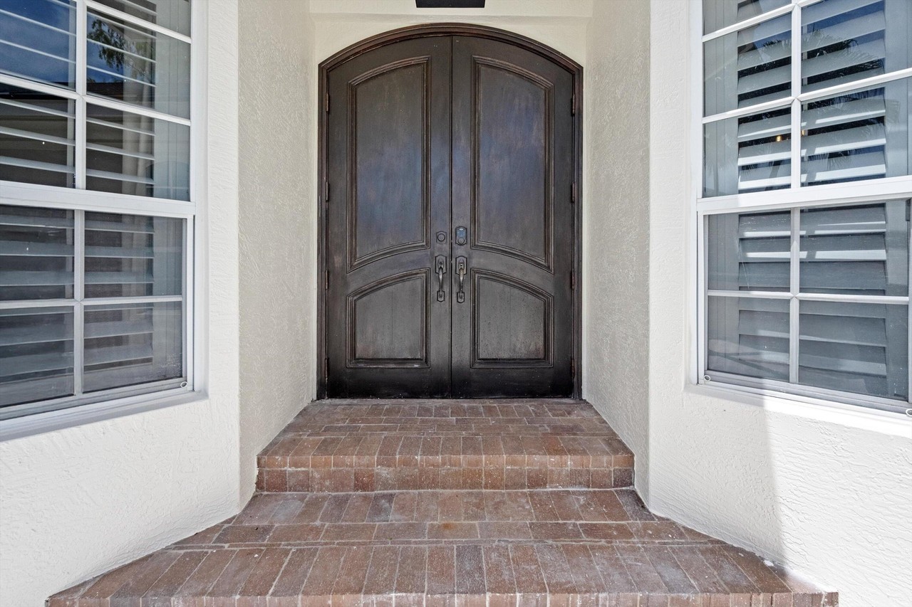404 Indigo Ave - Photo 6 of 50