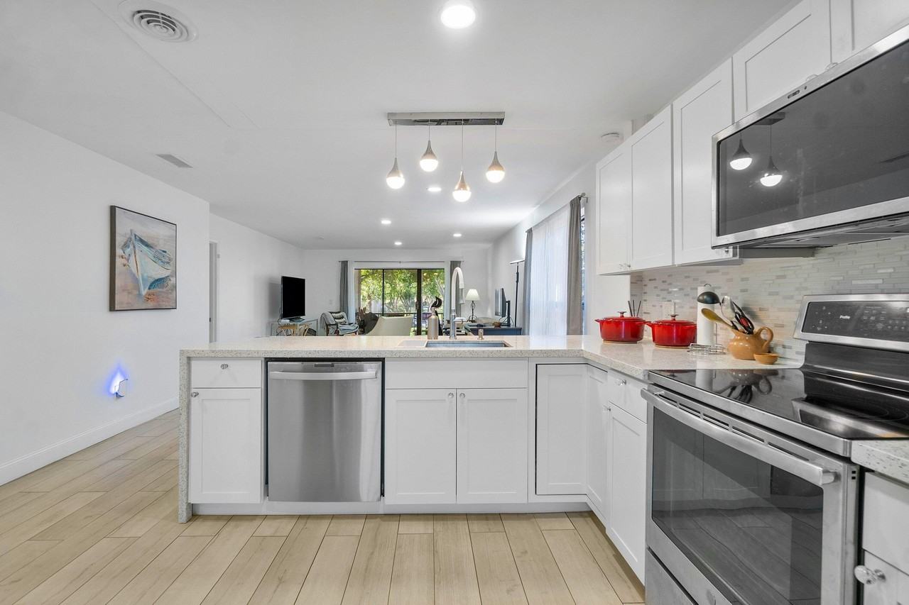 8436 Cypress Ln #7H - Photo 2 of 26
