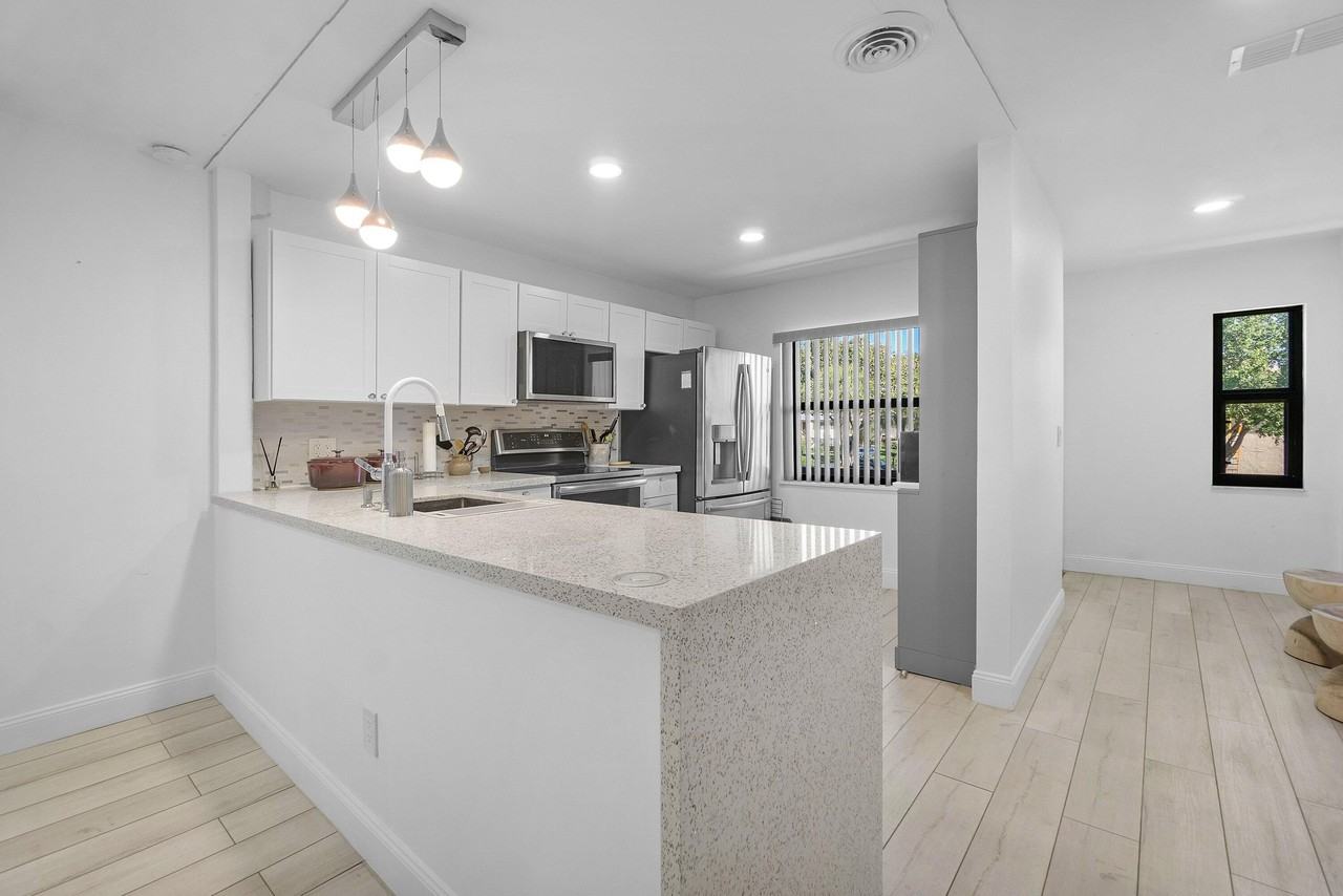 8436 Cypress Ln #7H - Photo 5 of 26