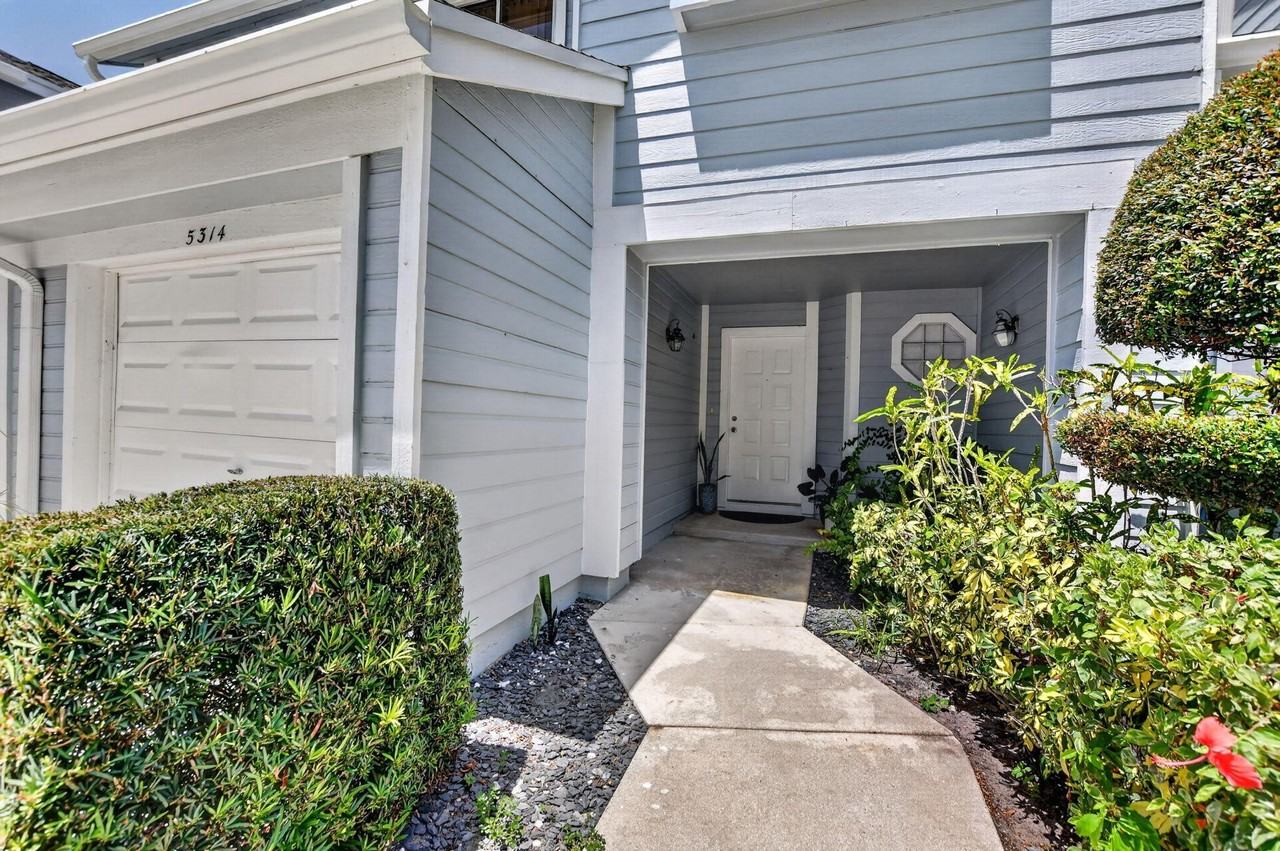5314 Sapphire Vly - Photo 2 of 49