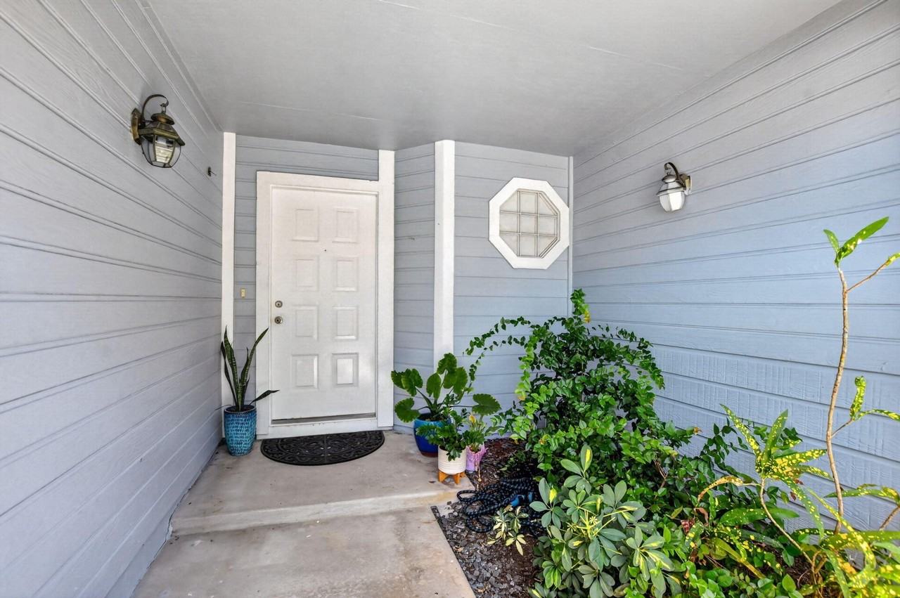 5314 Sapphire Vly - Photo 3 of 49
