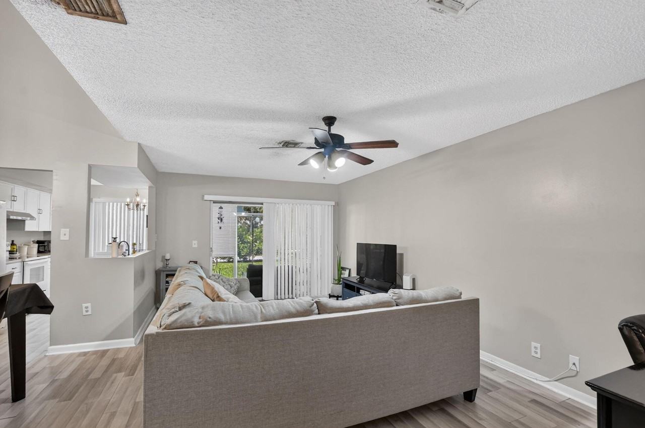 5314 Sapphire Vly - Photo 4 of 49