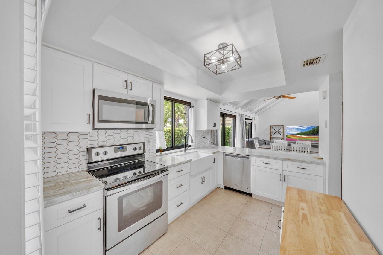 235 Nw 15th St - Photo 2 of 50