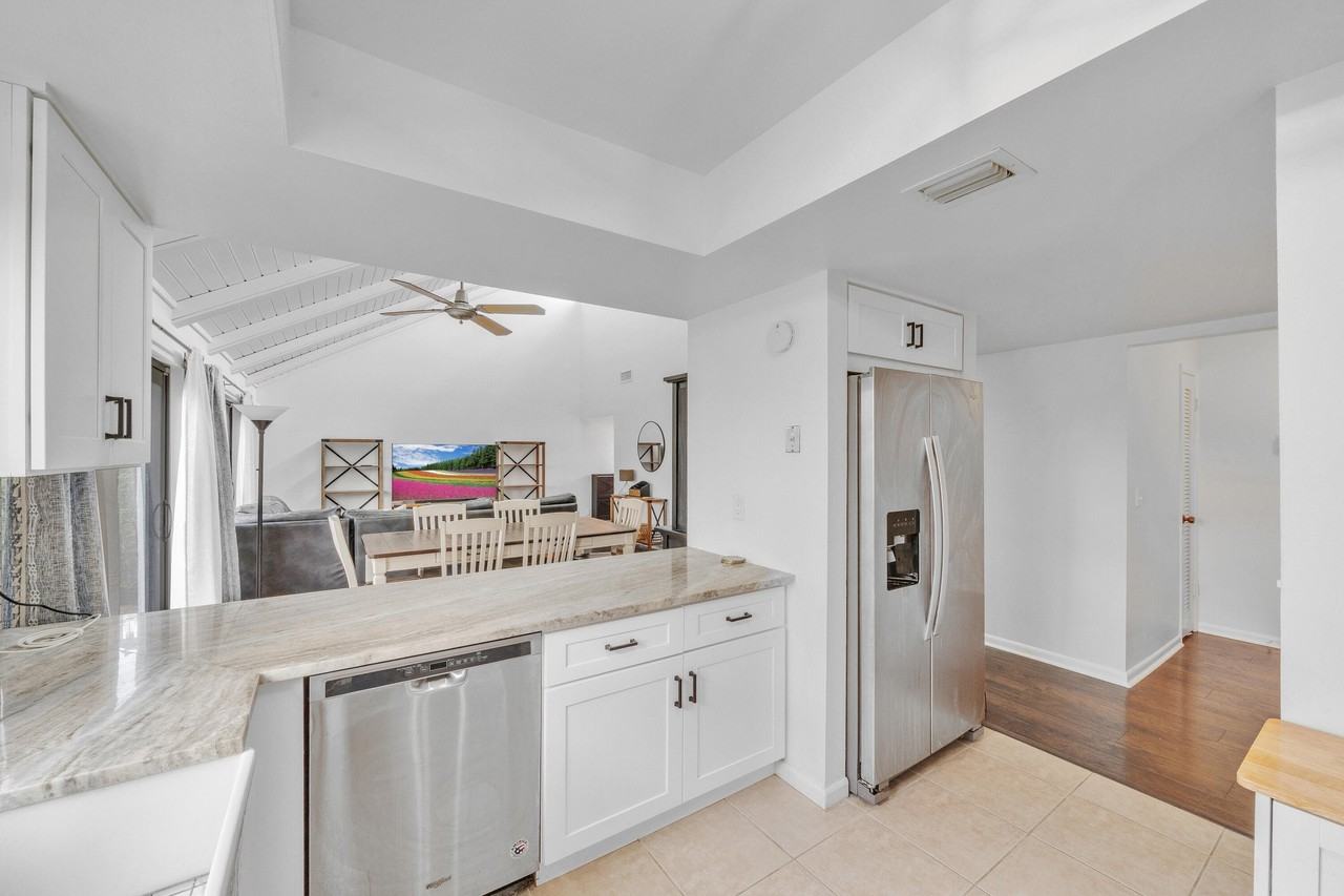 235 Nw 15th St - Photo 4 of 50