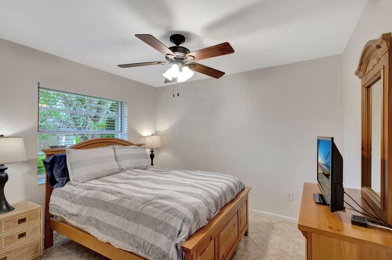 13810 Yarmouth Dr - Photo 7 of 21