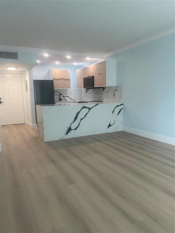 101 Se 6th Ave #5 - Photo 5 of 14