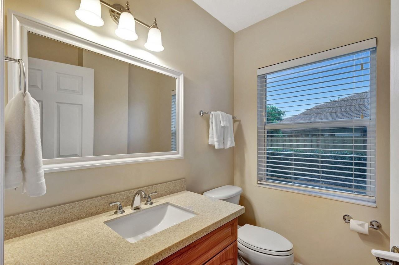 13814 Yarmouth Dr - Photo 4 of 50