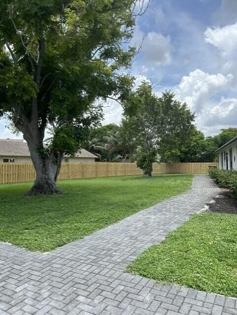 12447 Westhampton Cir - Photo 3 of 13