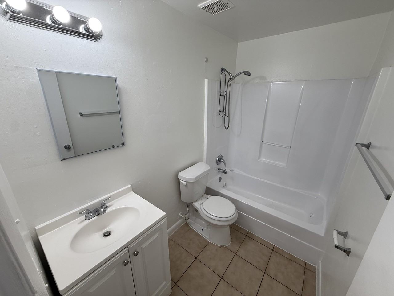 2316 Monroe St #10 - Photo 3 of 17