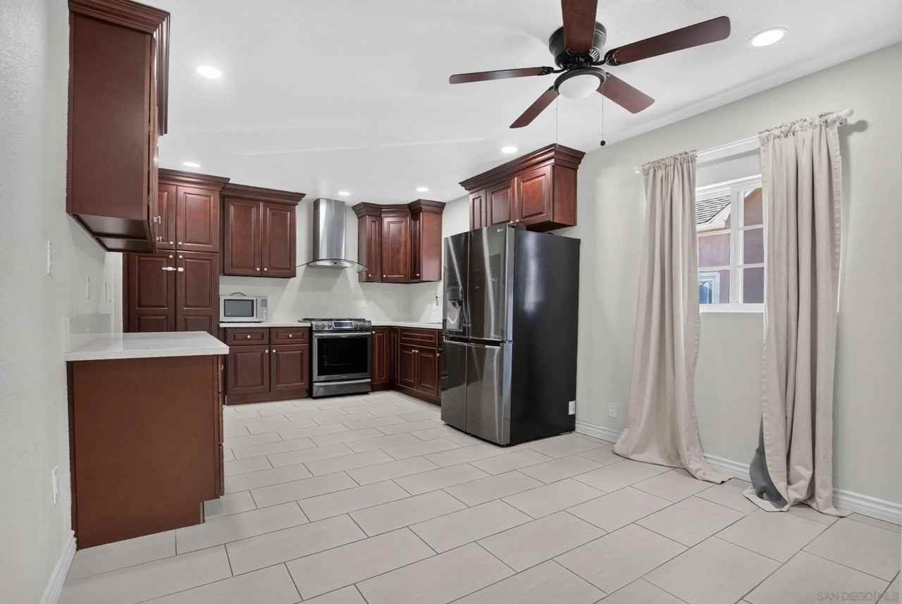 4129 45th St - Photo 3 of 22