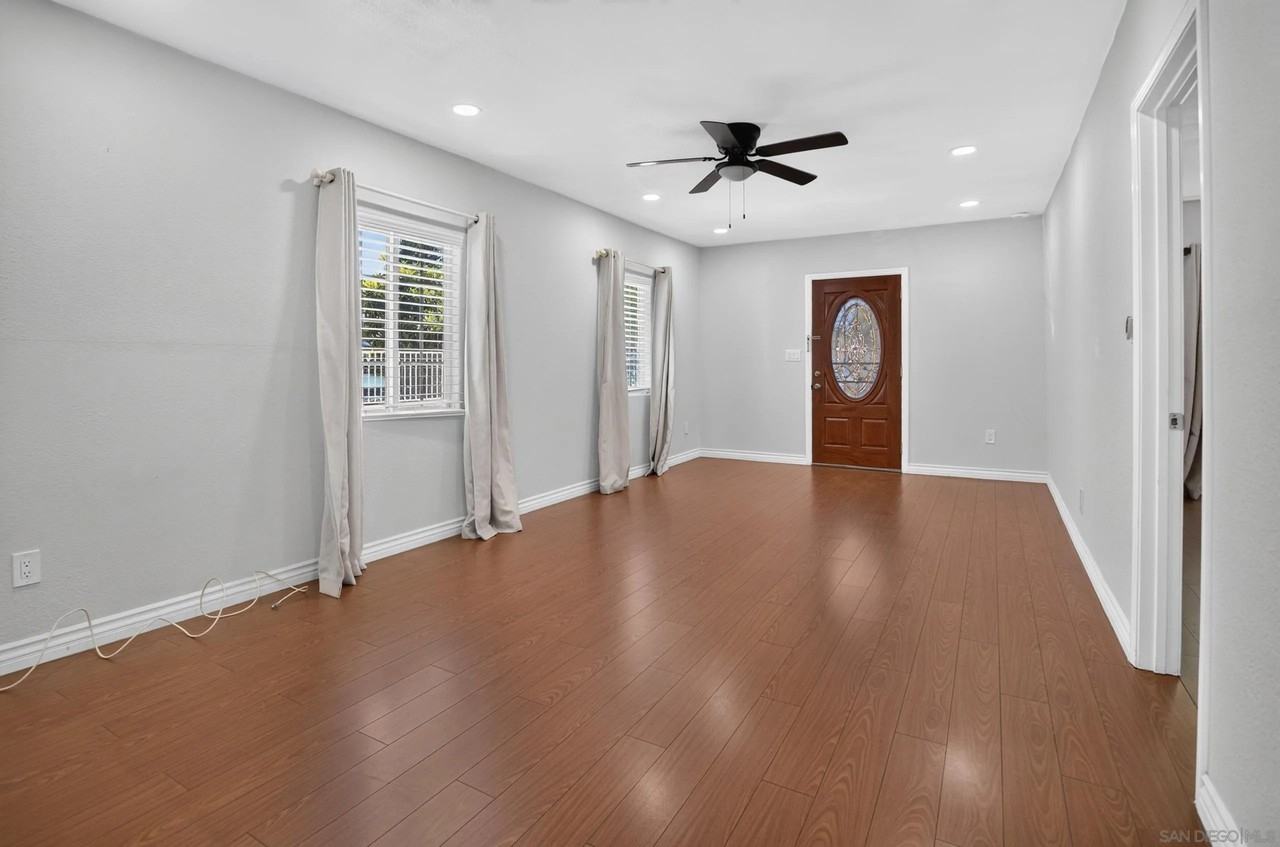 4129 45th St - Photo 4 of 22