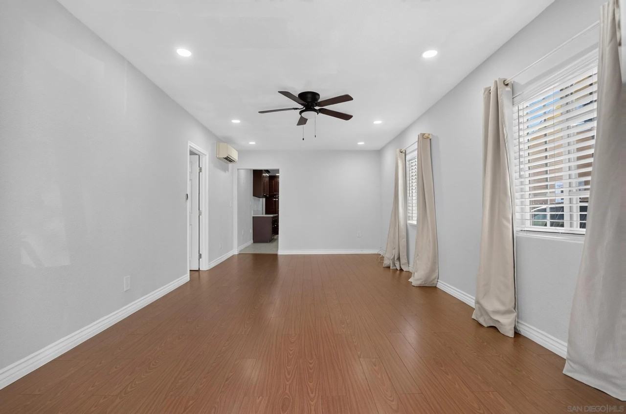 4129 45th St - Photo 6 of 22