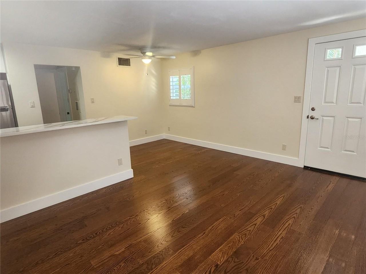 565 Golden Gate Pt #1 - Photo 5 of 19