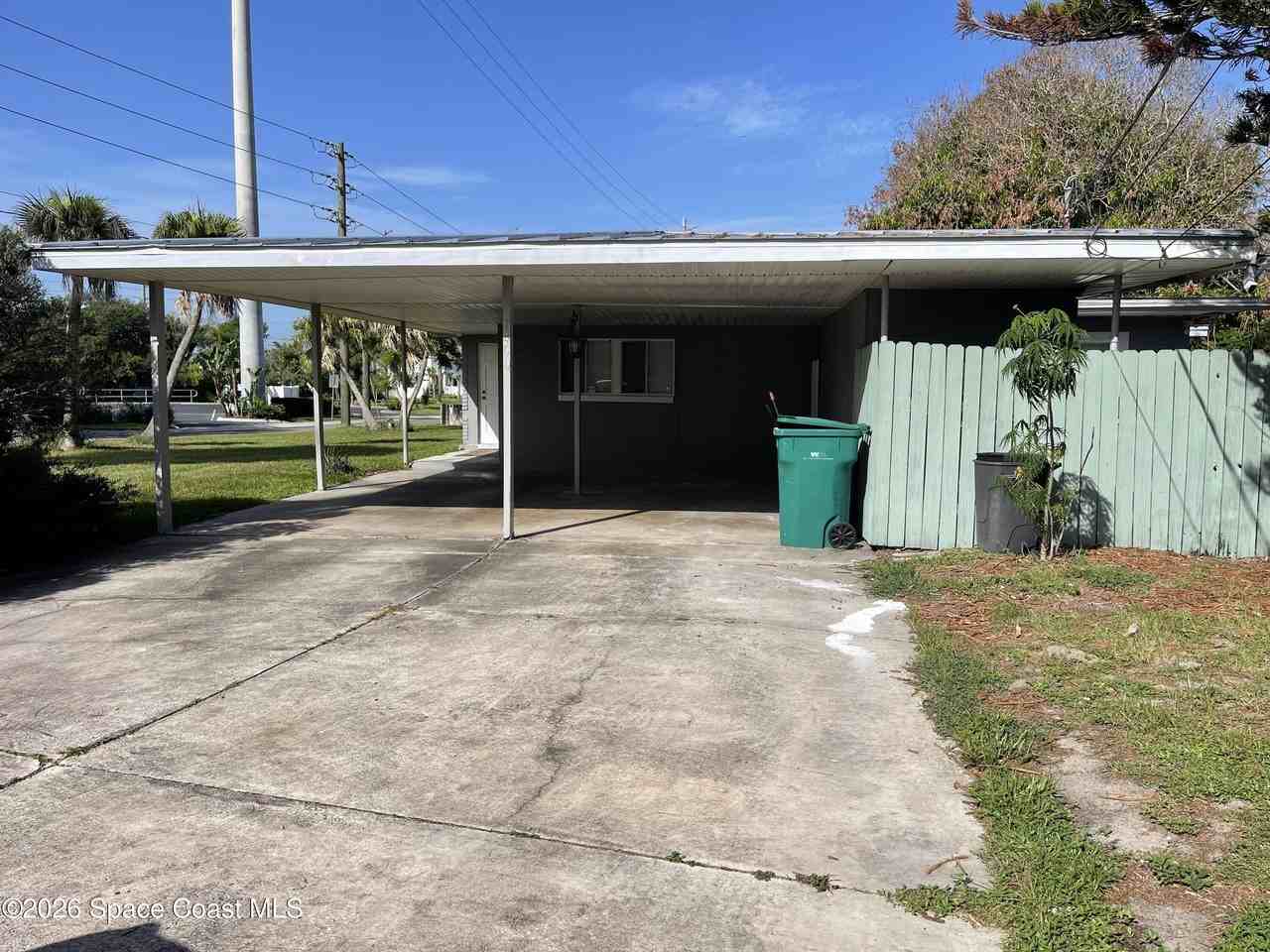 1400 Hillcrest Dr - Photo 2 of 13