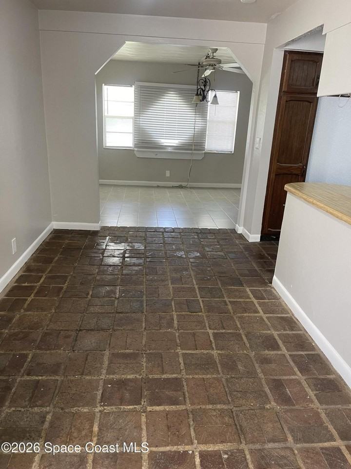 1400 Hillcrest Dr - Photo 4 of 13
